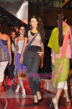 at Runway Central show in Oberoi Mall, Goregaon on 9th Oct 2010 (72).JPG
